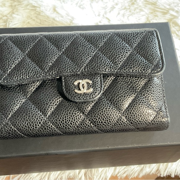 ***SOLD***Chanel Caviar Flap Wallet with silver hardware - Picture 2 of 10